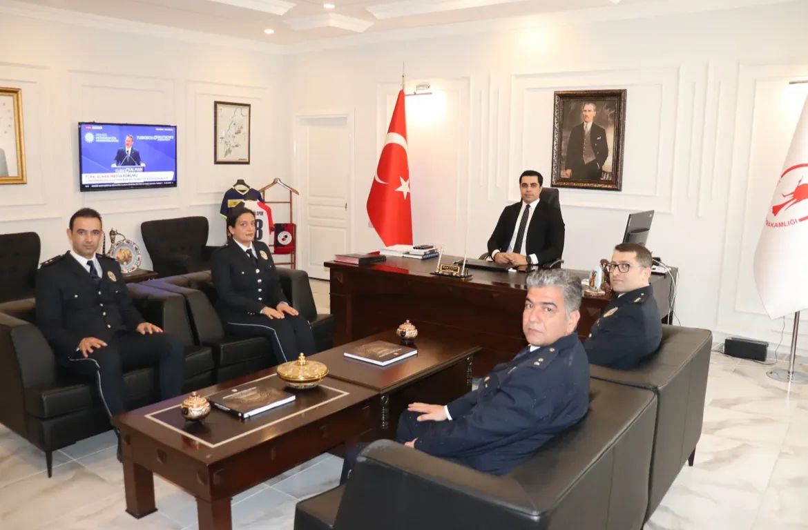 Divriği Kaymakamı Sn. Resul Tutay Türk Polis Teşkilatının 180. Kuruluş Yıl Dönümü Münasebetiyle Emniyet Mensuplarını Makamında Kabul Etti