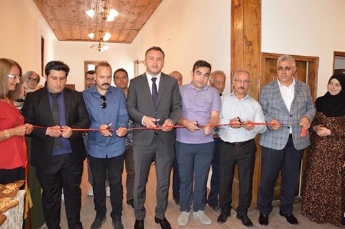 Kaymakamımız Sayın Yakup PAPAKER, Hayat Boyu Öğrenme Haftası Kapsamında Hazırlanan Serginin Açılışını Gerçekleştirdi.